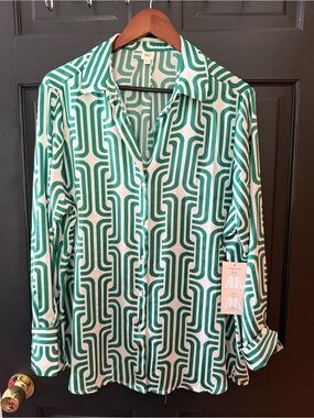 Women’s Green Geo-Print Button-Up Shirt